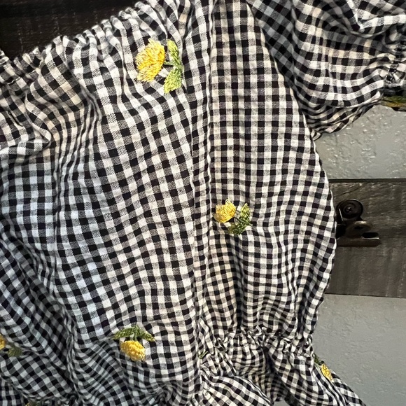 Forever21 Off the Shoulder Top - Picture 6 of 6